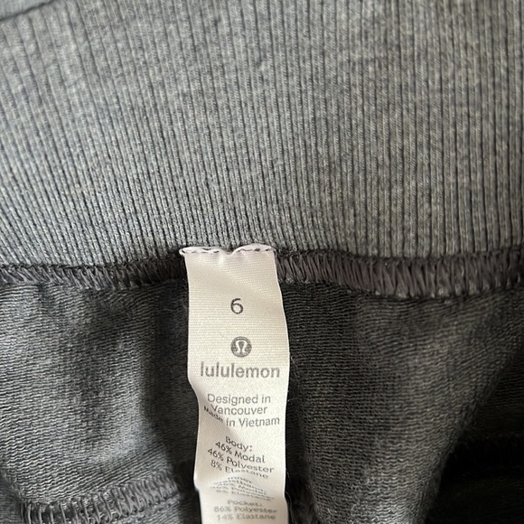 Lululemon Hello Sunday Crop - Picture 5 of 9